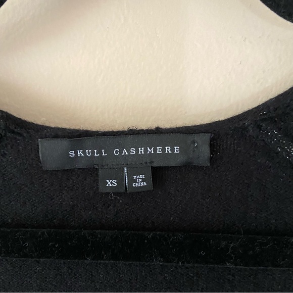 Skull Cashmere• Tyrone Cutout Slit Sleeve Sweater in Black silver - Picture 5 of 13